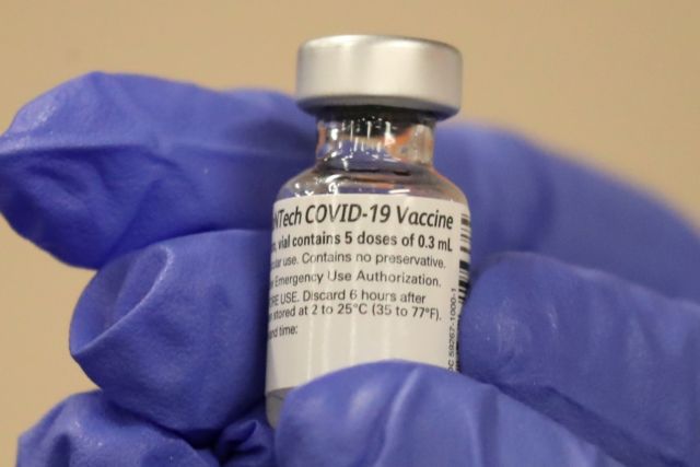 Κοροναϊός : Αυτοί θα είναι οι δύο πρώτοι που θα εμβολιαστούν στην Ελλάδα