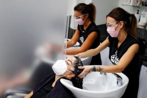 Lockdown : Πήραν… φωτιά τα τηλέφωνα στα κομμωτήρια για ραντεβού