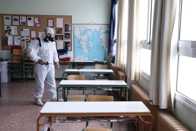 Εξαδάκτυλος : Τραγωδία τυχόν αύξηση διασωληνωμένων – «Όχι» σε πρόωρο άνοιγμα σχολείων