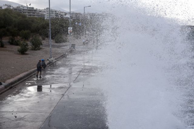 Καιρός : Ισχυρή καταιγίδα έπληξε την Αττική – Πού θα χτυπήσουν έντονα φαινόμενα τις επόμενες ώρες
