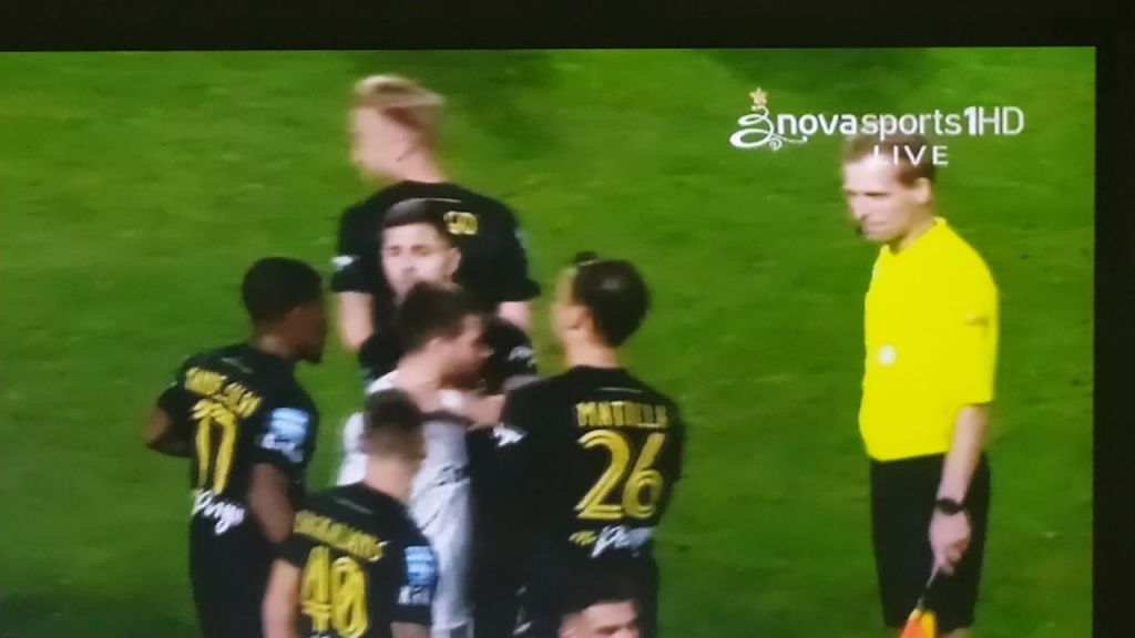 Αρης – ΠΑΟΚ : Μπουνιά του Ζίβκοβιτς στον Ματίγια