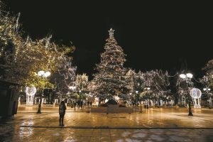 Μια κούπα καπουτσίνο και ένα διαμαντένιο κολιέ…