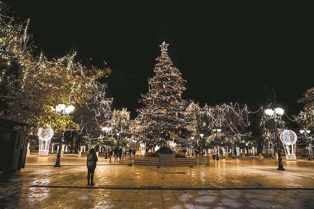 Μια κούπα καπουτσίνο και ένα διαμαντένιο κολιέ…