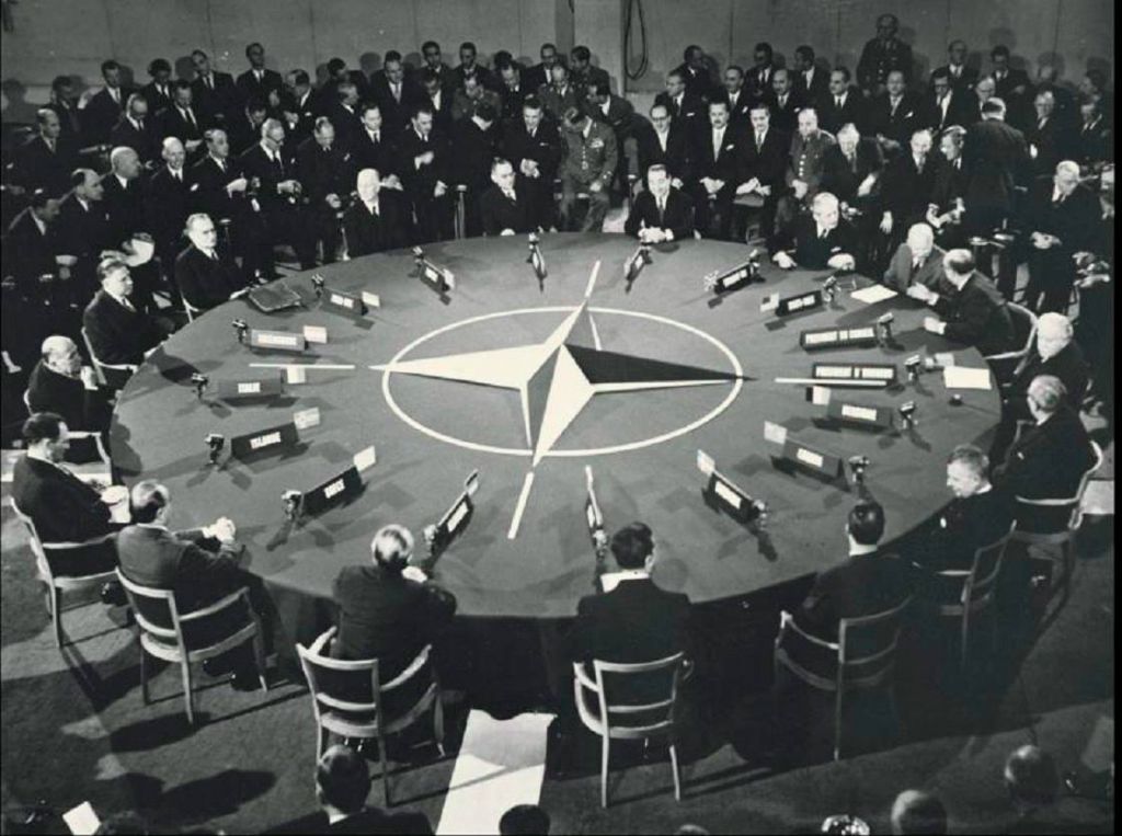 Το ΝΑΤΟ στοχάζεται τη στρατηγική του Νέου «Ψυχρού Πολέμου»