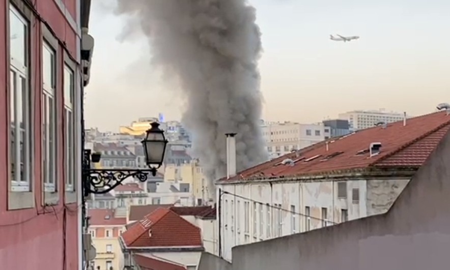 Πέντε τραυματίες από μερική κατάρρευση πολυκατοικίας στη Λισαβόνα