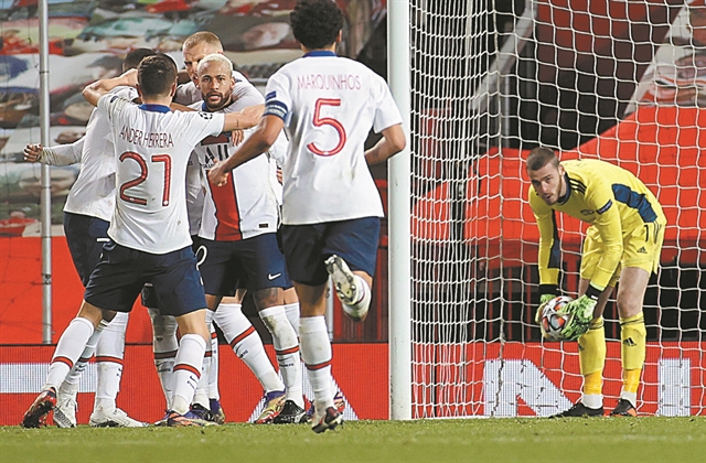 Πήρε φωτιά ο 8ος όμιλος