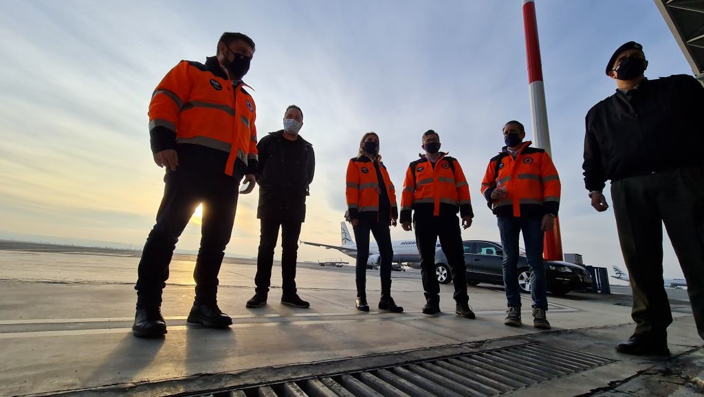 Έφτασαν στην Ελλάδα τα πρώτα εμβόλια – Την Κυριακή ξεκινούν οι εμβολιασμοί