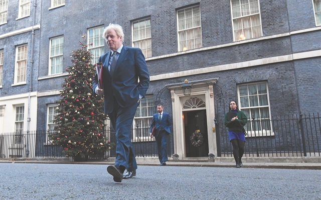 Ενα εμβόλιο-ένεση για το βρετανικό γόητρο