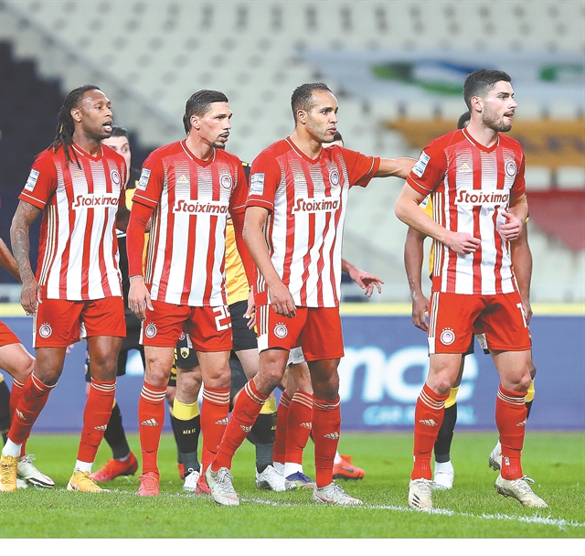 Τριπλό χτύπημα με φόντο το μέλλον