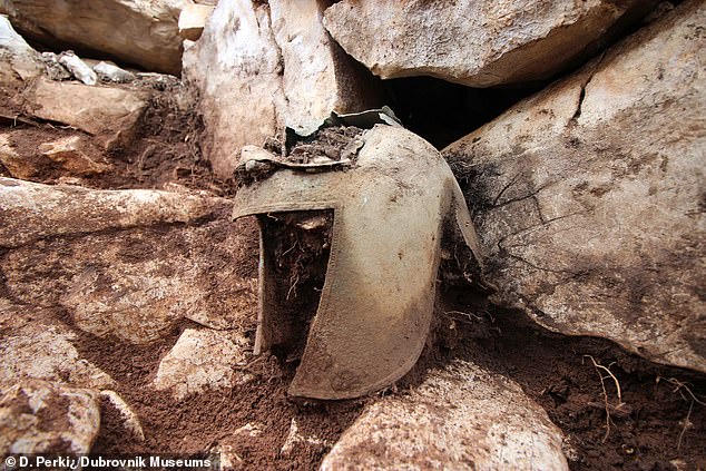 Κράνος αρχαίου Έλληνα πολεμιστή βρέθηκε σε ανασκαφή τάφου στην Κροατία