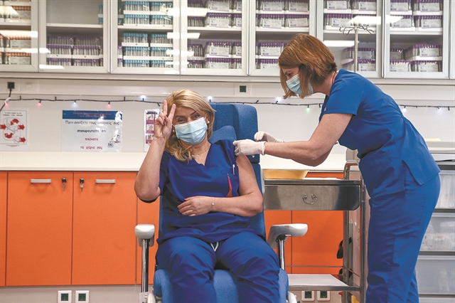 «Από τον Φεβρουάριο έπρεπε να είχε επιβληθεί η υποχρεωτικότητα του εμβολιασμού»