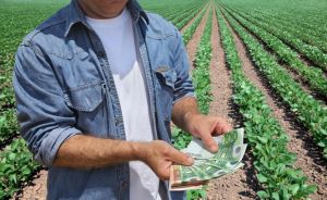 Μ.Χαρακόπουλος σε χαλαζόπληκτα χωριά: Κανένας παραγωγός δεν θα μείνει μόνος του – 100% αποζημίωση και προκαταβολές 65%