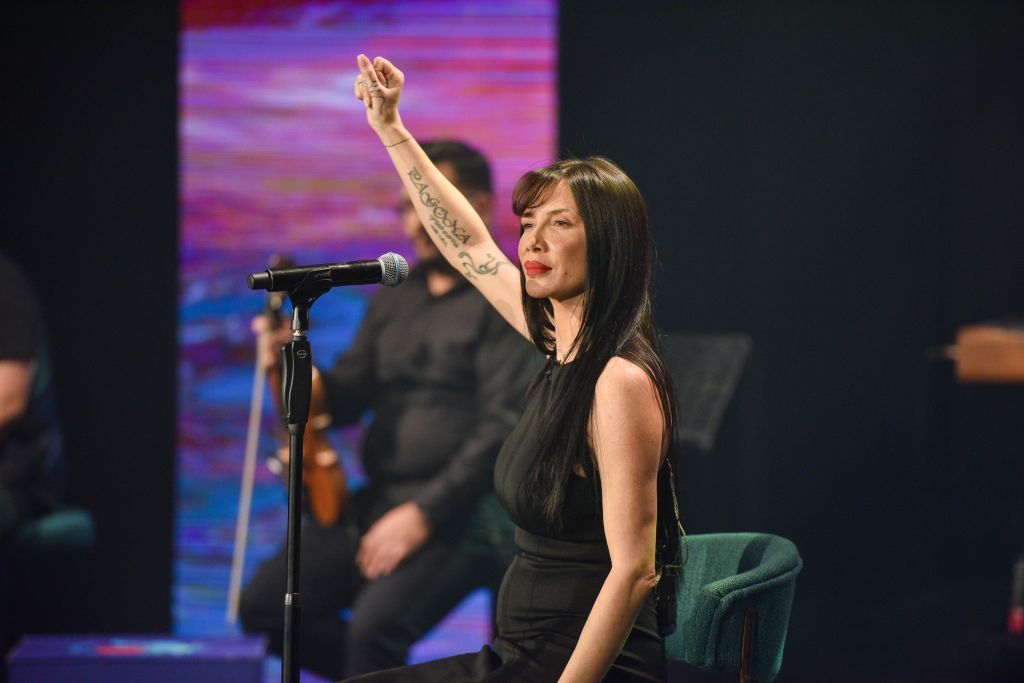 Mega : Η Πάολα και εκλεκτοί καλεσμένοι της βάζουν «φωτιά» στο Σαββατόβραδο