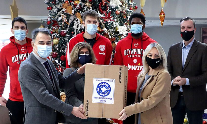 Η ΚΑΕ Ολυμπιακός παρέδωσε αναπνευστήρα στο νοσοκομείο «Αττικόν»