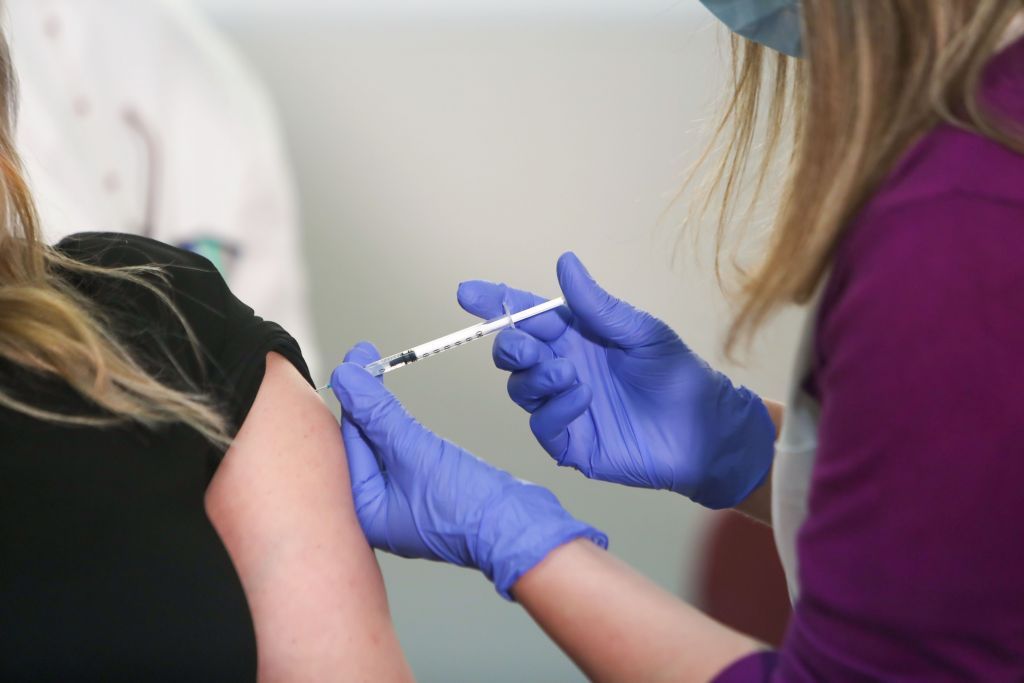 Αποκλειστικά στο MEGA η 32χρονη που παρουσίασε επιπλοκές από το εμβόλιο