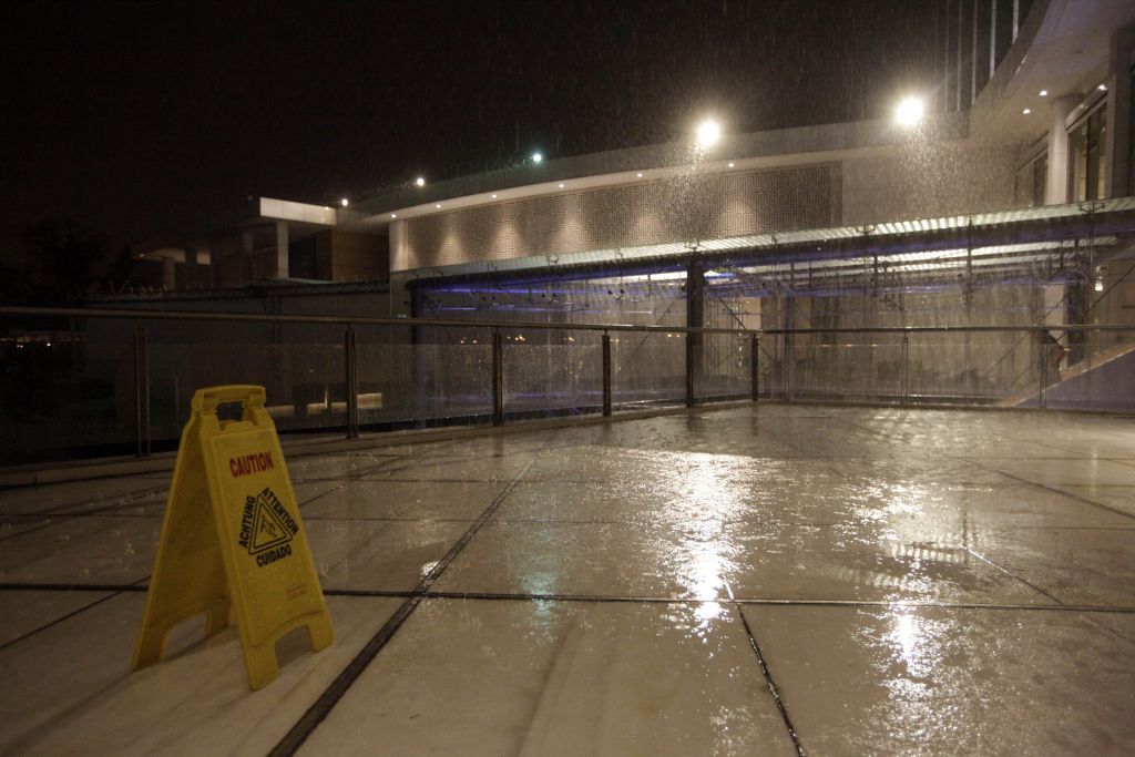 Έντονη βροχόπτωση στην Αττική – Προβλήματα από την κακοκαιρία