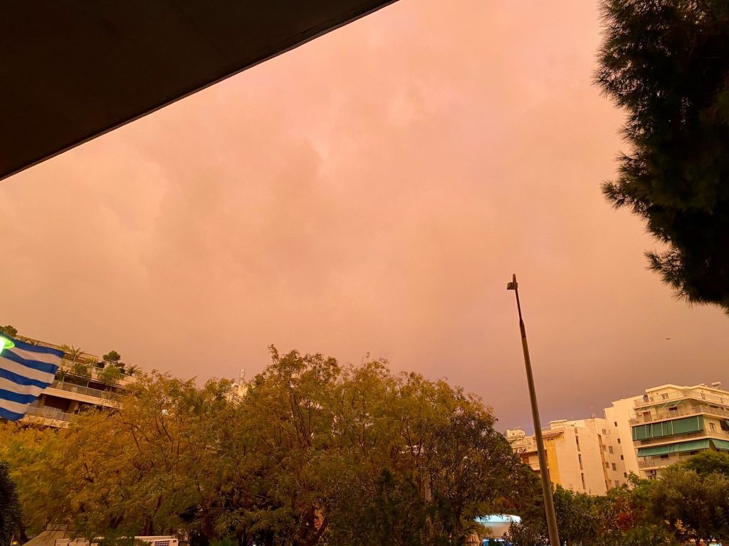 Καιρός : Εντυπωσιακή εικόνα της Αττικής λίγο πριν την καταιγίδα