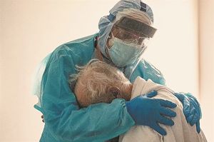 Απομόνωση, η άλλη πανδημία για την τρίτη ηλικία