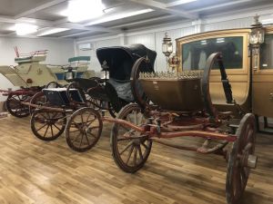 Ολοκληρώθηκε η εκκένωση του Στάβλου και η μεταφορά των αμαξών στο Τατόι