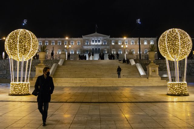 Lockdown : Η χριστουγεννιάτικη Αθήνα από ψηλά