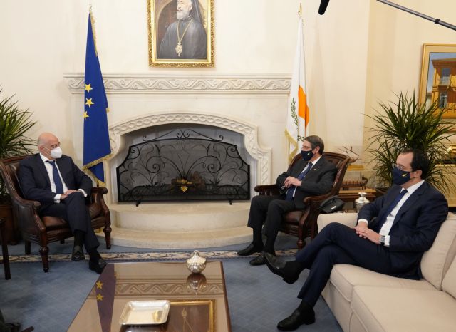 Δένδιας από Κύπρο: Η Τουρκία προσπαθεί να αποφύγει τις κυρώσεις – Η ΕΕ να αναλάβει τις ευθύνες της