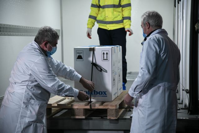 Κοροναϊός : Έφτασε στην Αθήνα το φορτηγό με τα εμβόλια – Από αύριο οι εμβολιασμοί