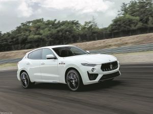 Στην πρίζα και η Maserati