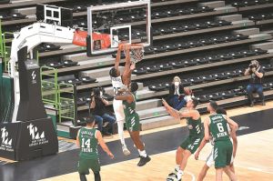 Εμεινε στα αποδυτήρια