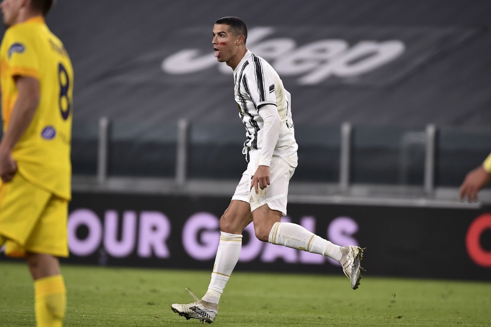 Ρονάλντο : Περήφανος που είμαι μέλος της κορυφαίας 11άδας όλων των εποχών