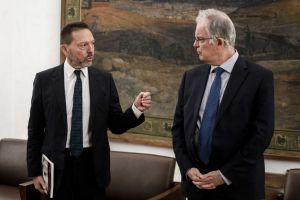 Ο κεντρικός τραπεζίτης και οι πρόεδροι της Βουλής