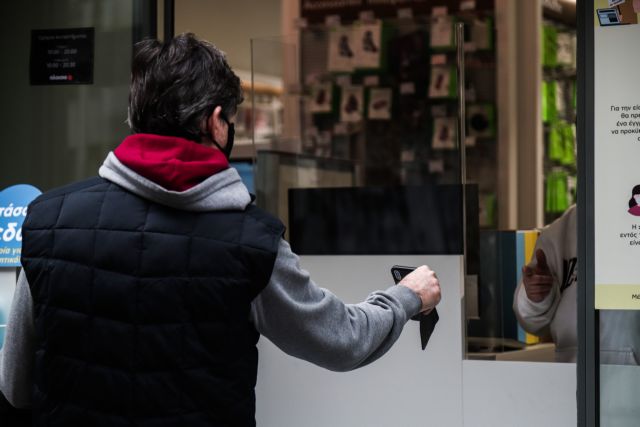 «Click away»: Πρεμιέρα με ταμειακές μηχανές και αντισηπτικά στην είσοδο