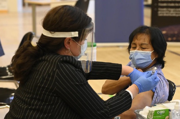 Κοροναϊός : Ξεκίνησαν οι εμβολιασμοί και στον Καναδά