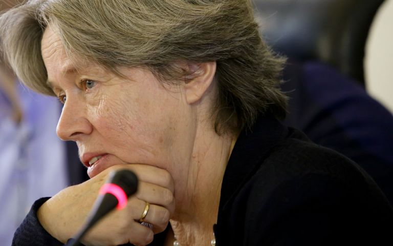 Λινού : Εμβολιασμοί σε γήπεδα και πάρκινγκ εμπορικών κέντρων και διοδίων | tanea.gr Λινού : Εμβολιασμοί σε γήπεδα και πάρκινγκ εμπορικών κέντρων και διοδίων | tanea.gr