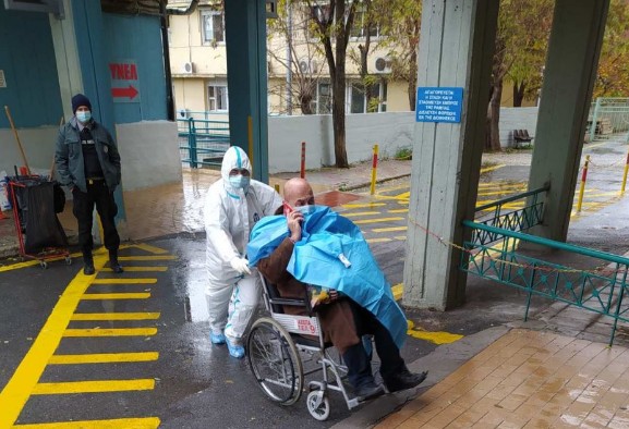 ΠΟΕΔΗΝ : Ταλαιπωρούνται ασθενείς με κοροναϊό λόγω έλλειψης υποδομών