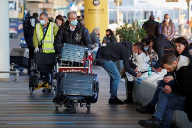 Μετάλλαξη κοροναϊού : Ταξιδιωτικές απαγορεύσεις στη Βρετανία – Τι θα κάνει η Ελλάδα
