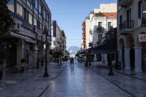 Ανησυχία για νέα έξαρση των κρουσμάτων σε οικογενειακά ρεβεγιόν – Προβληματίζει το σενάριο διεύρυνσης του ωραρίου