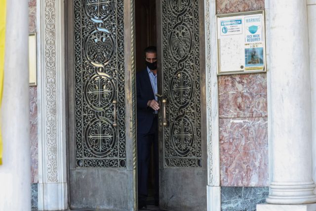 Εκκλησία : Έντονη αντίδραση για τις λειτουργίες με 9 πιστούς