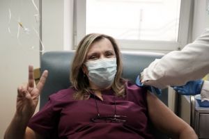 Κορωνοϊός : Ξεκίνησε ο εμβολιασμός των υγειονομικών