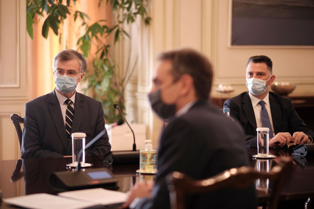 Μητσοτάκης: Η εκστρατεία ενημέρωσης για τον εμβολιασμό επί τάπητος