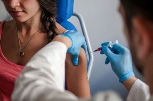 Κοροναϊός : Δέκα μέρες για την επιχείρηση «Ελευθερία» – Πώς θα γίνουν οι εμβολιασμοί στην Ελλάδα