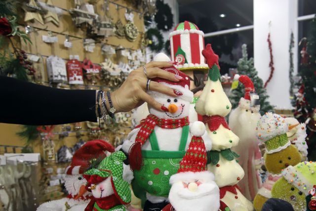 Κοροναϊός : Ανοίγουν τη Δευτέρα τα εποχικά καταστήματα