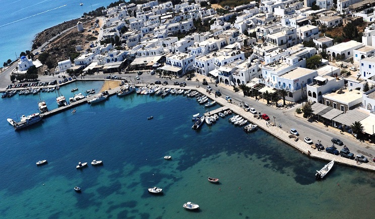 Αντίπαρος: Αυτοκίνητο έπεσε στο λιμάνι – Τρεις νεκροί