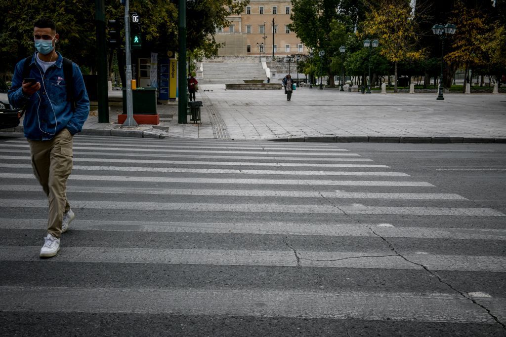 Γιατί δεν μειώνονται τα κρούσματα παρά το lockdown; | tanea.gr Γιατί δεν μειώνονται τα κρούσματα παρά το lockdown; | tanea.gr