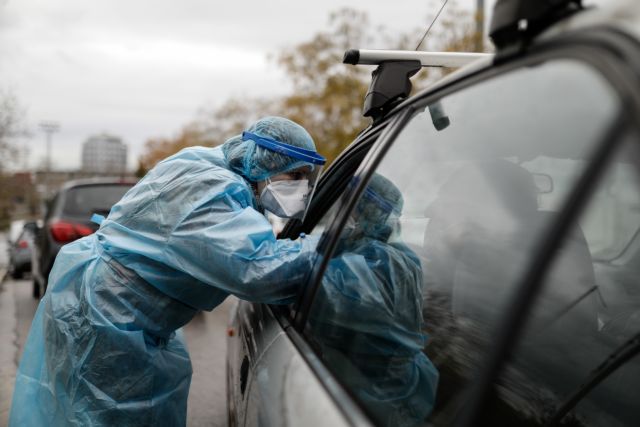 Κοροναϊός: Κατακόρυφη πτώση κρουσμάτων (693), εφιάλτης ξανά με 85 θανάτους