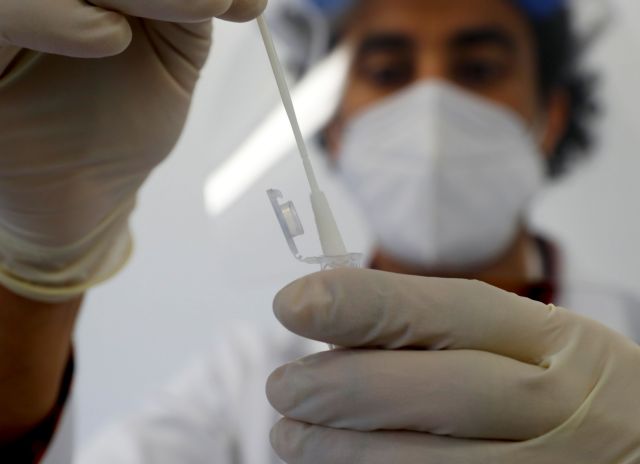 Κοροναϊός : Πάνω από 500 κρούσματα σε Αττική και Θεσσαλονίκη