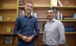 Σε εξέλιξη συνάντηση Μπακογιάννη – Γιαννακόπουλου στο Δημαρχείο (vid)