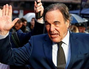 Ολιβερ Στόουν : Aποκάλυψε ότι έκανε το ρωσικό εμβόλιο κατά του νέου κοροναϊού