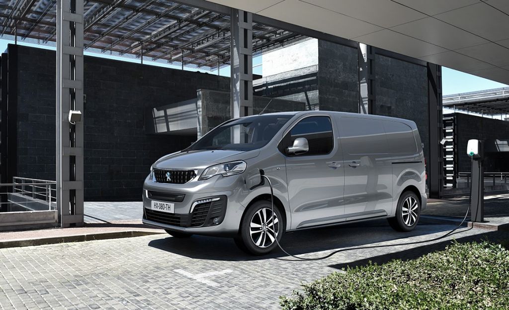 To νέο, ηλεκτρικό βαν PEUGEOT e-EXPERT αναδείχθηκε “Van of The Year 2021”