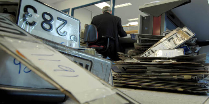 Ηλεκτρονικά η «κατάθεση» των πινακίδων κυκλοφορίας ΙΧ