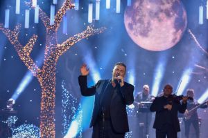 Μετρώντας «Στιγμές» του 2020 ξεκίνησε ο Αντώνης Ρέμος τη μεγάλη βραδιά στο MEGA